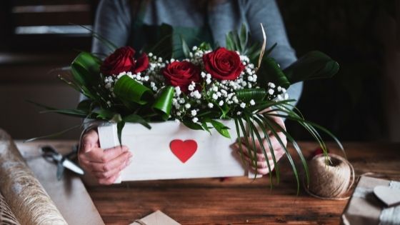 5 Best Ways to Surprise Your Girlfriend With Flowers