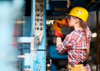 Experienced or Affordable Electrician: Whom Should You Choose